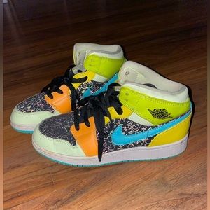 NIKE AIRE JORDANS - WOMENS MULTI